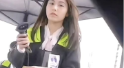 收留爆仓小姐姐,一段感人至深的互助故事