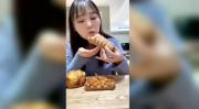 小姐姐吃古代糕点视频,小姐姐品鉴古代糕点